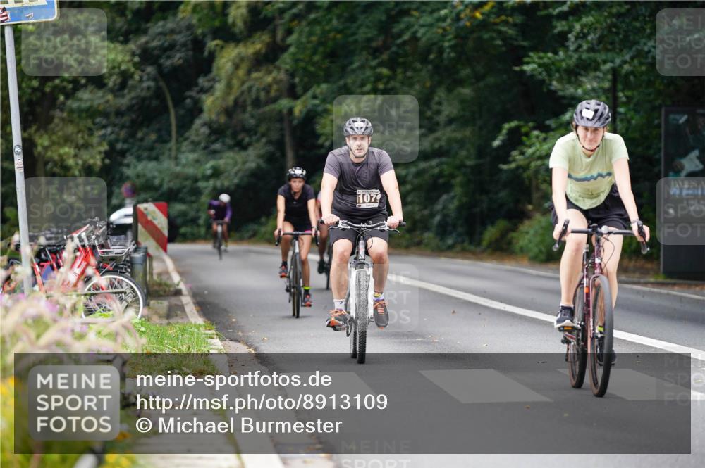 14.09.2025 - Stadtparktriathlon Michael Burmester http://msf.ph/oto/8913109 14.09.2025 11:51:44 Radfahren 961, 985, 1051, 1079, 1102 meine-sportfotos.de