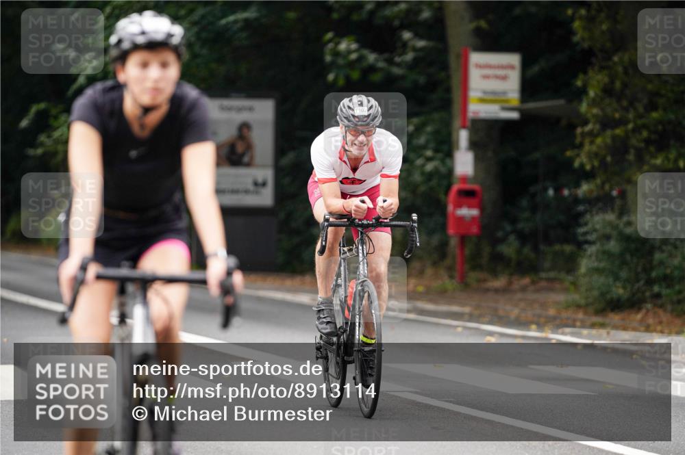 14.09.2025 - Stadtparktriathlon Michael Burmester http://msf.ph/oto/8913114 14.09.2025 11:51:48 Radfahren 961, 985, 1011, 1079, 1102 meine-sportfotos.de