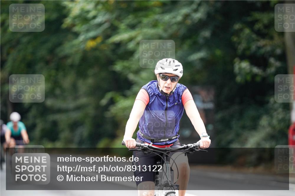 14.09.2025 - Stadtparktriathlon Michael Burmester http://msf.ph/oto/8913122 14.09.2025 11:52:02 Radfahren 947, 1005, 1011, 1115 meine-sportfotos.de