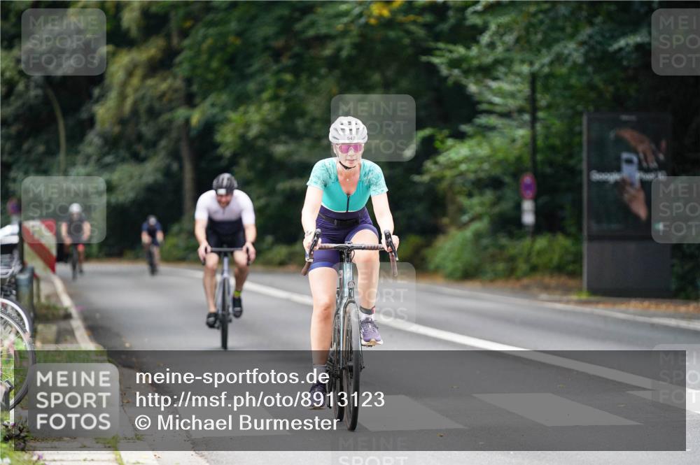 14.09.2025 - Stadtparktriathlon Michael Burmester http://msf.ph/oto/8913123 14.09.2025 11:52:04 Radfahren 947, 1005, 1115 meine-sportfotos.de