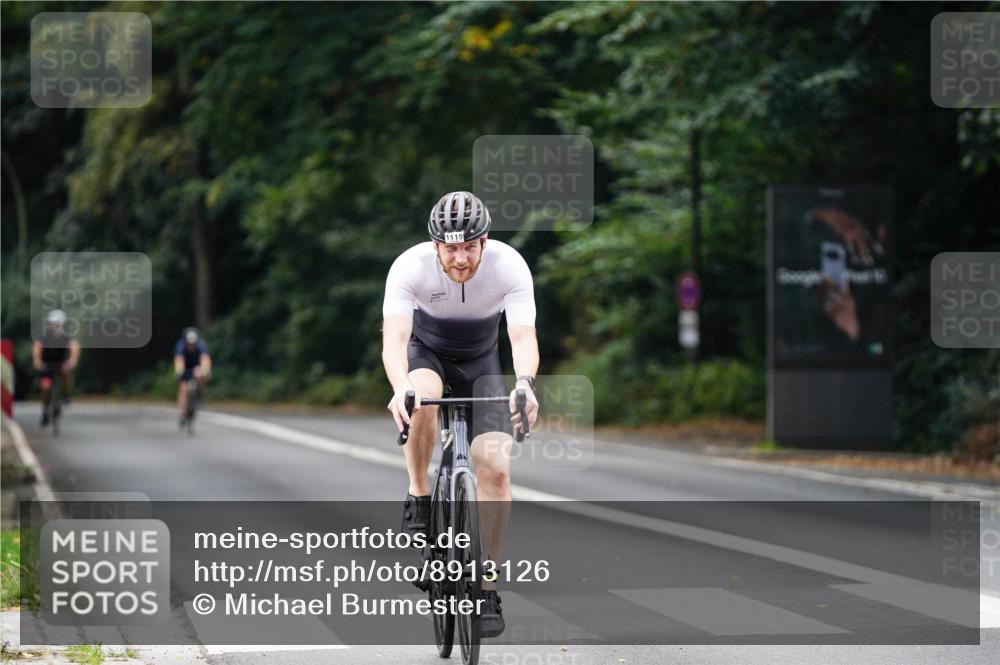 14.09.2025 - Stadtparktriathlon Michael Burmester http://msf.ph/oto/8913126 14.09.2025 11:52:06 Radfahren 925, 947, 1005, 1115 meine-sportfotos.de