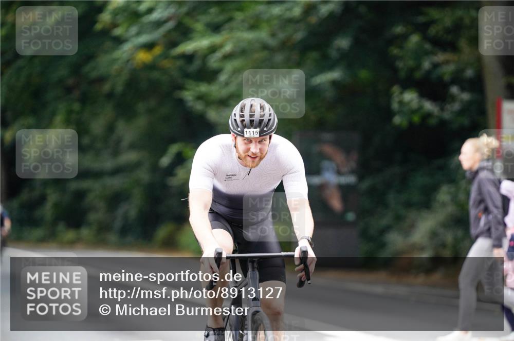 14.09.2025 - Stadtparktriathlon Michael Burmester http://msf.ph/oto/8913127 14.09.2025 11:52:07 Radfahren 925, 947, 1005, 1115 meine-sportfotos.de