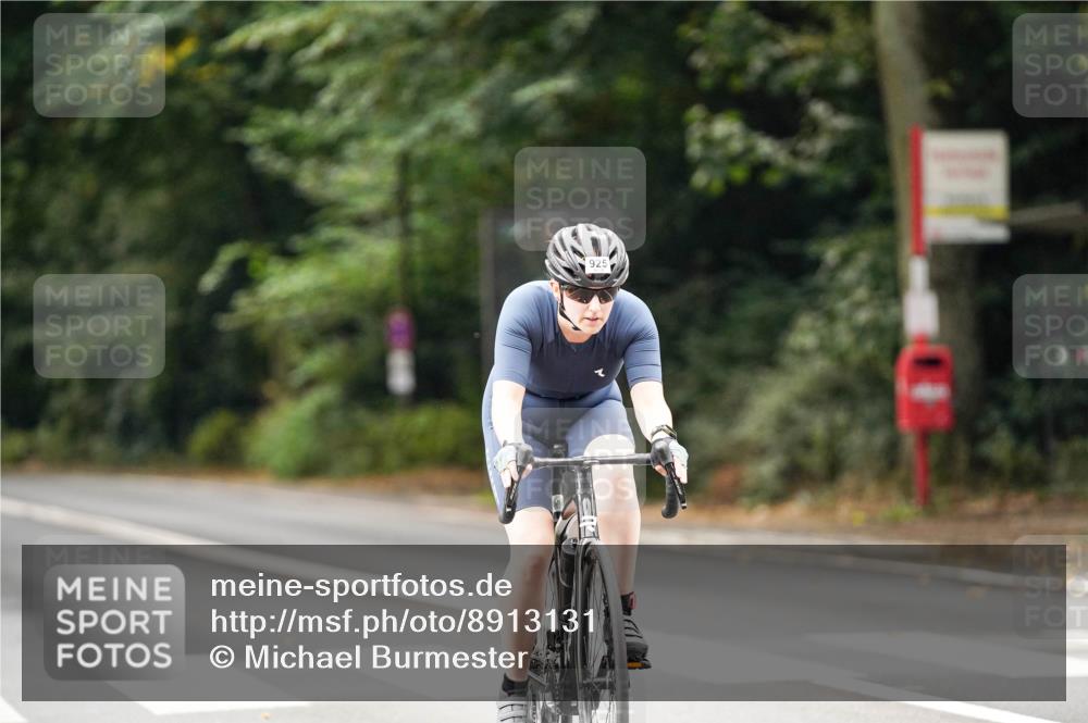 14.09.2025 - Stadtparktriathlon Michael Burmester http://msf.ph/oto/8913131 14.09.2025 11:52:14 Radfahren 925, 932, 1020, 1078, 1094 meine-sportfotos.de