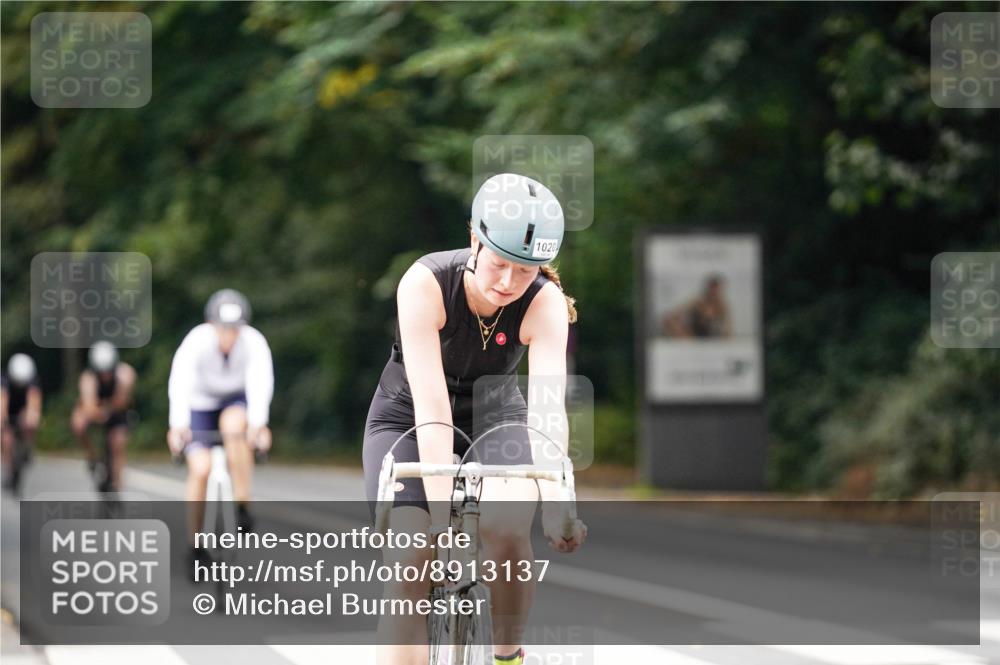 14.09.2025 - Stadtparktriathlon Michael Burmester http://msf.ph/oto/8913137 14.09.2025 11:52:21 Radfahren 932, 982, 989, 1020, 1078, 1094, 1107 meine-sportfotos.de