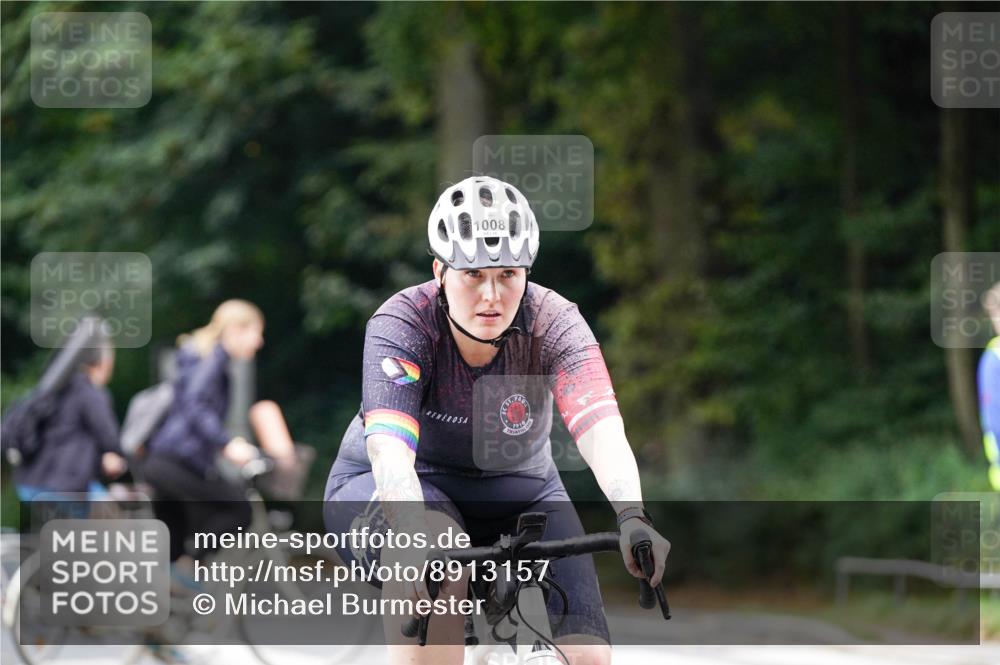 14.09.2025 - Stadtparktriathlon Michael Burmester http://msf.ph/oto/8913157 14.09.2025 11:52:44 Radfahren 938, 996, 1008, 1048, 1055 meine-sportfotos.de
