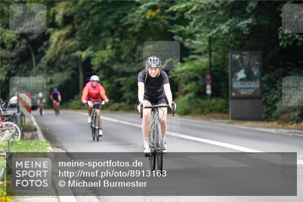 14.09.2025 - Stadtparktriathlon Michael Burmester http://msf.ph/oto/8913163 14.09.2025 11:52:53 Radfahren 996, 997, 1009, 1055 meine-sportfotos.de