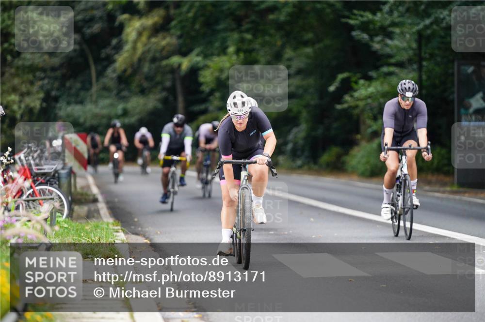 14.09.2025 - Stadtparktriathlon Michael Burmester http://msf.ph/oto/8913171 14.09.2025 11:53:05 Radfahren 944, 963, 1018, 1033, 1085, 1125 meine-sportfotos.de