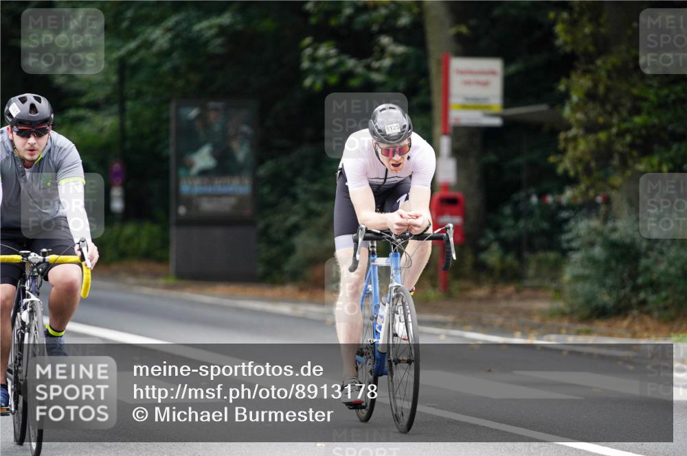 14.09.2025 - Stadtparktriathlon Michael Burmester http://msf.ph/oto/8913178 14.09.2025 11:53:09 Radfahren 944, 946, 963, 1017, 1018, 1033, 1047, 1064, 1085, 1125 meine-sportfotos.de