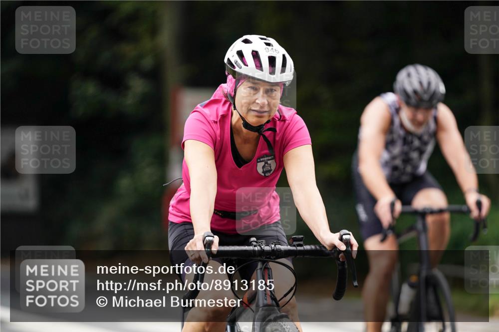 14.09.2025 - Stadtparktriathlon Michael Burmester http://msf.ph/oto/8913185 14.09.2025 11:53:16 Radfahren 946, 1017, 1039, 1047, 1064, 1085 meine-sportfotos.de