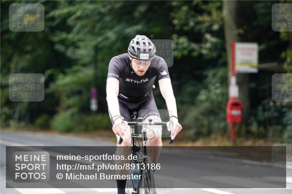 14.09.2025 - Stadtparktriathlon Michael Burmester http://msf.ph/oto/8913186 14.09.2025 11:53:18 Radfahren 946, 1017, 1039, 1047, 1064 meine-sportfotos.de