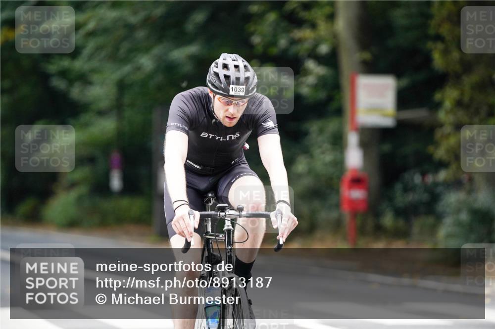 14.09.2025 - Stadtparktriathlon Michael Burmester http://msf.ph/oto/8913187 14.09.2025 11:53:18 Radfahren 946, 1017, 1039, 1047, 1064 meine-sportfotos.de