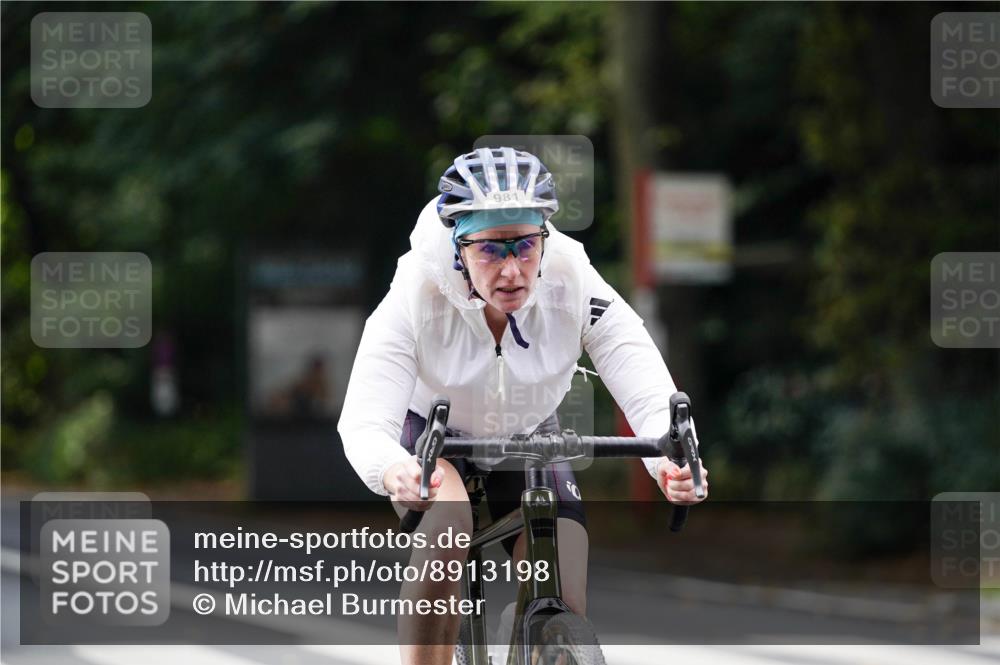 14.09.2025 - Stadtparktriathlon Michael Burmester http://msf.ph/oto/8913198 14.09.2025 11:53:38 Radfahren 981, 995, 1062, 1063 meine-sportfotos.de
