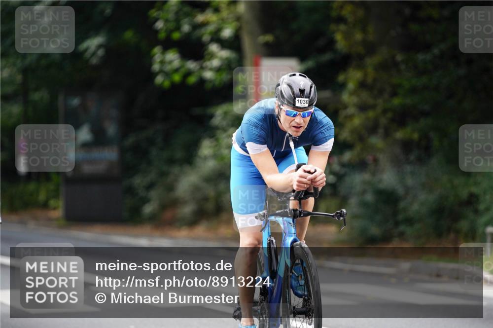 14.09.2025 - Stadtparktriathlon Michael Burmester http://msf.ph/oto/8913224 14.09.2025 11:54:01 Radfahren 975, 993, 1036, 1058, 1096, 1185 meine-sportfotos.de