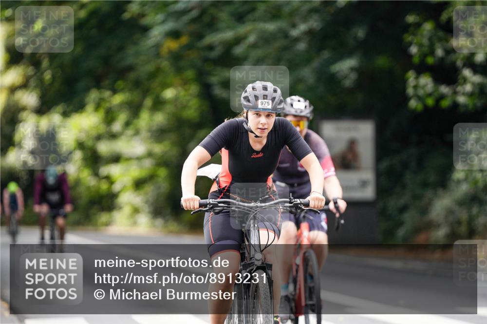 14.09.2025 - Stadtparktriathlon Michael Burmester http://msf.ph/oto/8913231 14.09.2025 11:54:07 Radfahren 975, 993, 1036, 1058, 1060, 1081, 1087, 1096, 1185 meine-sportfotos.de