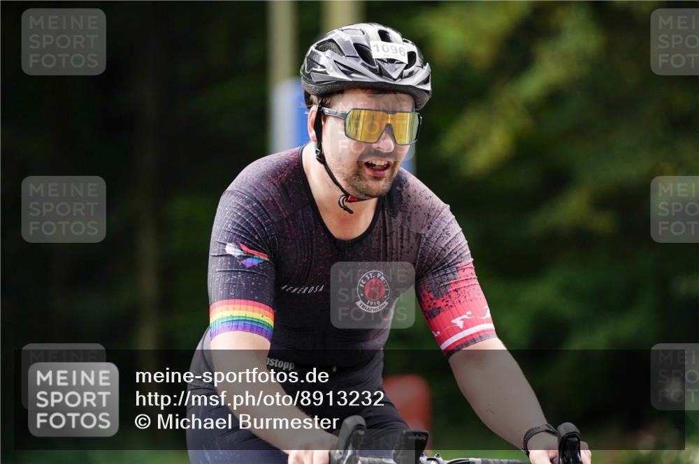 14.09.2025 - Stadtparktriathlon Michael Burmester http://msf.ph/oto/8913232 14.09.2025 11:54:09 Radfahren 975, 993, 1060, 1081, 1087, 1096 meine-sportfotos.de