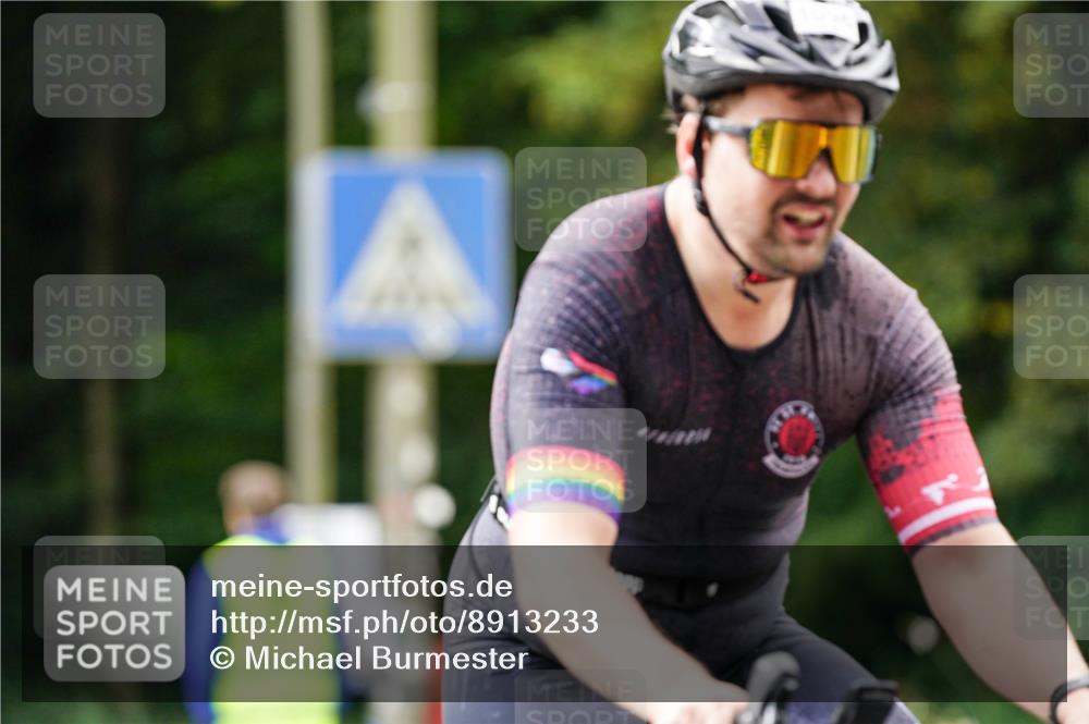14.09.2025 - Stadtparktriathlon Michael Burmester http://msf.ph/oto/8913233 14.09.2025 11:54:09 Radfahren 975, 993, 1060, 1081, 1087, 1096 meine-sportfotos.de
