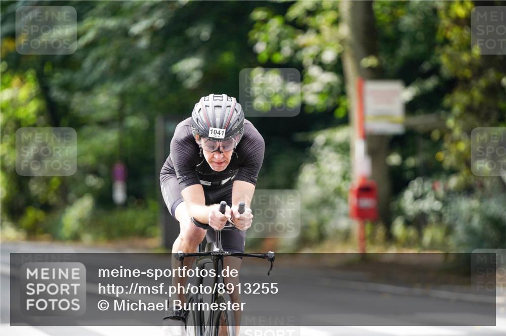 14.09.2025 - Stadtparktriathlon Michael Burmester http://msf.ph/oto/8913255 14.09.2025 11:54:44 Radfahren 1041, 1065, 1110 meine-sportfotos.de