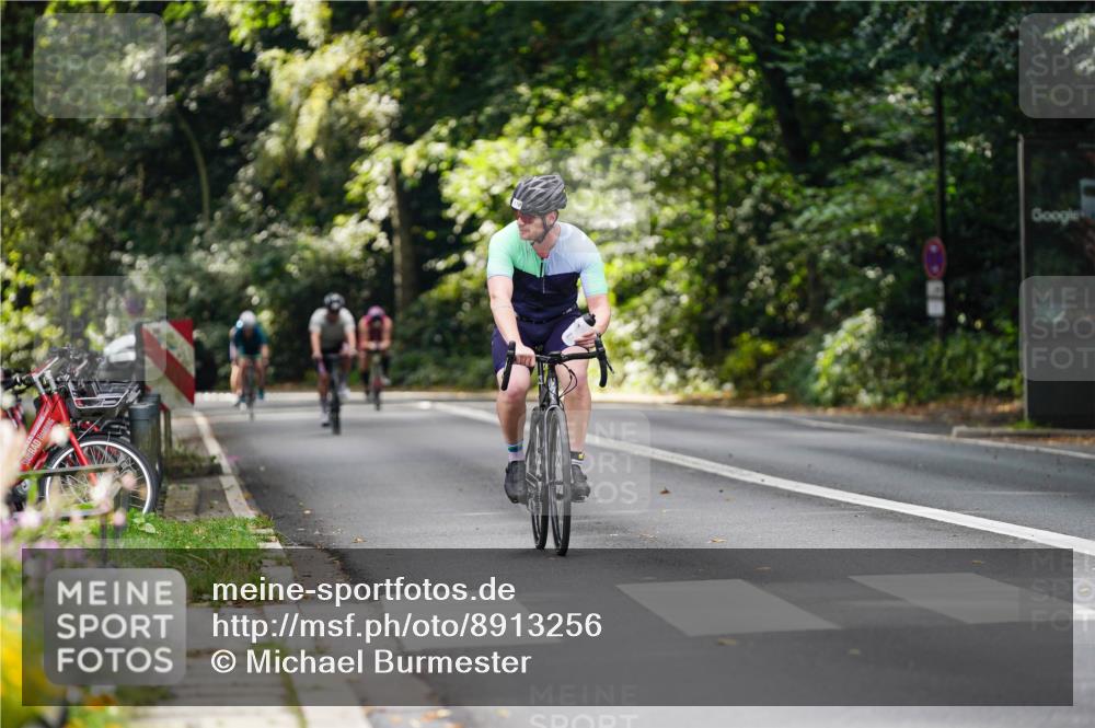 14.09.2025 - Stadtparktriathlon Michael Burmester http://msf.ph/oto/8913256 14.09.2025 11:54:49 Radfahren 1041, 1073, 1110, 1162 meine-sportfotos.de