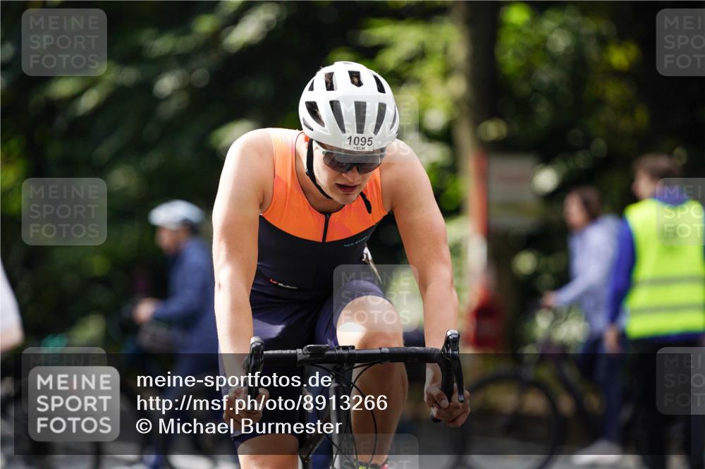 14.09.2025 - Stadtparktriathlon Michael Burmester http://msf.ph/oto/8913266 14.09.2025 11:55:06 Radfahren 1095 meine-sportfotos.de