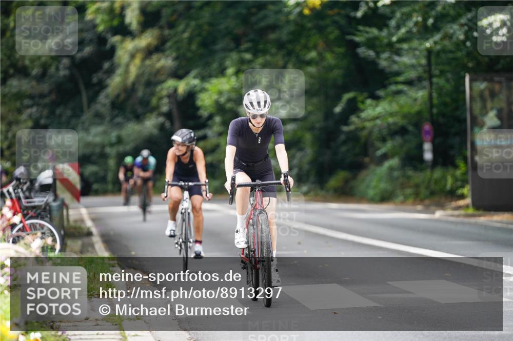14.09.2025 - Stadtparktriathlon Michael Burmester http://msf.ph/oto/8913297 14.09.2025 11:55:53 Radfahren 984, 998, 1056, 1076, 1174 meine-sportfotos.de