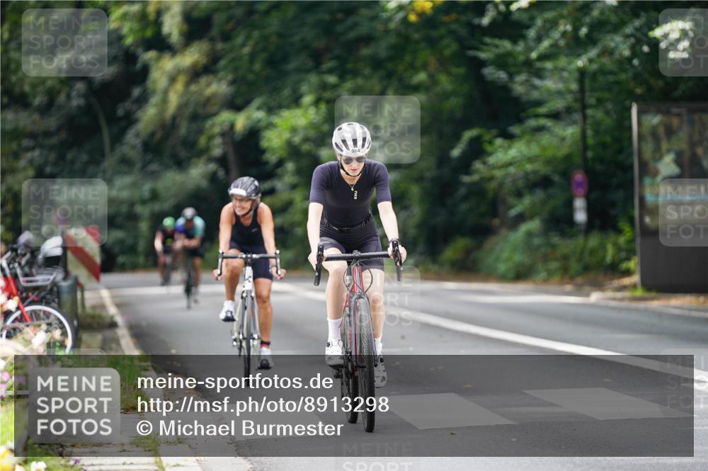14.09.2025 - Stadtparktriathlon Michael Burmester http://msf.ph/oto/8913298 14.09.2025 11:55:53 Radfahren 984, 998, 1056, 1076, 1174 meine-sportfotos.de
