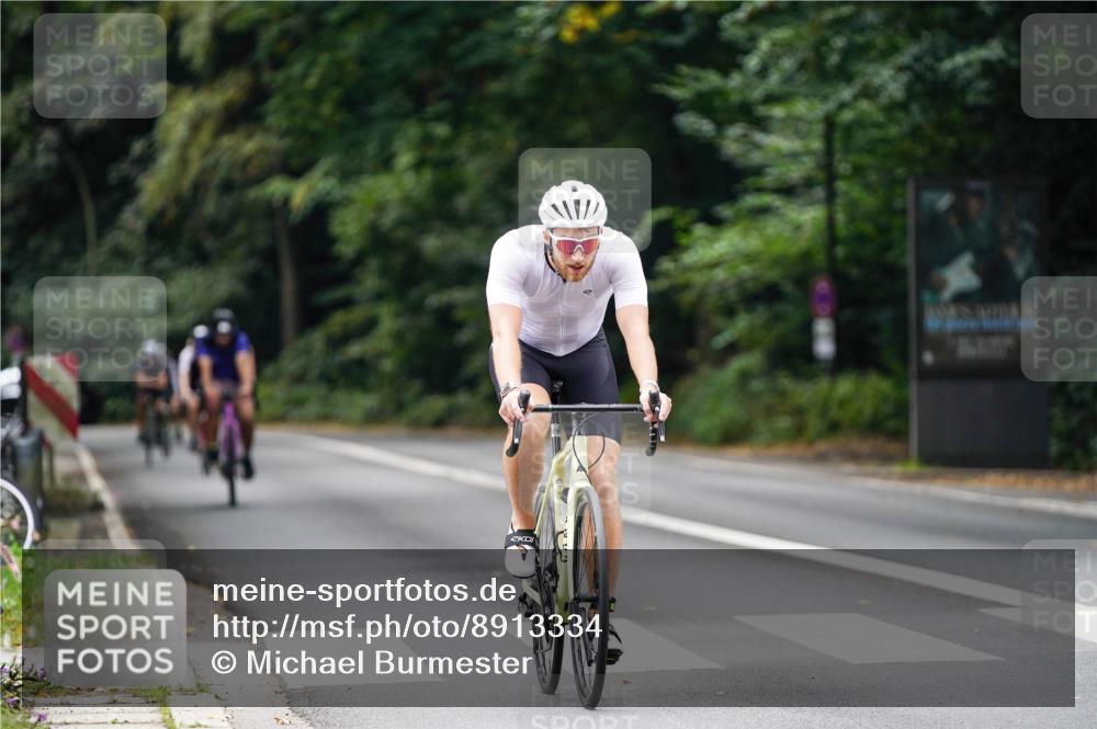 14.09.2025 - Stadtparktriathlon Michael Burmester http://msf.ph/oto/8913334 14.09.2025 11:56:35 Radfahren 949, 960, 1023, 1053, 1119, 1133, 1144, 1172 meine-sportfotos.de