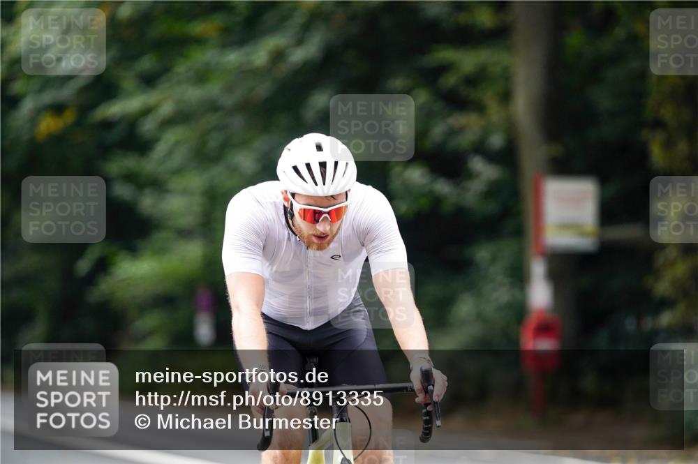 14.09.2025 - Stadtparktriathlon Michael Burmester http://msf.ph/oto/8913335 14.09.2025 11:56:36 Radfahren 949, 960, 1023, 1053, 1071, 1119, 1133, 1144, 1172 meine-sportfotos.de