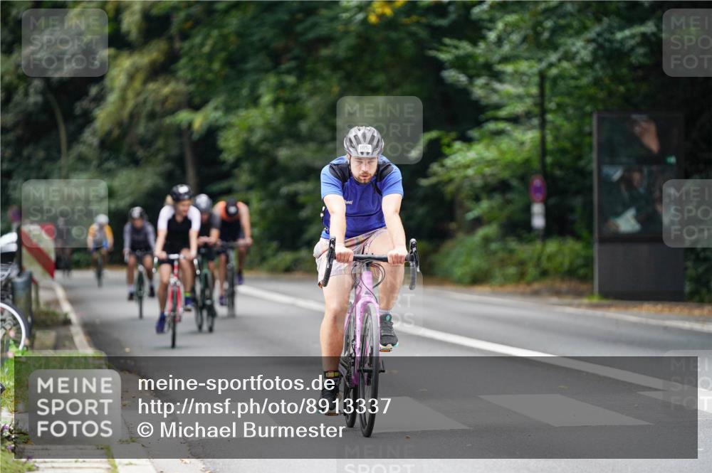 14.09.2025 - Stadtparktriathlon Michael Burmester http://msf.ph/oto/8913337 14.09.2025 11:56:39 Radfahren 949, 964, 1023, 1053, 1071, 1144, 1172 meine-sportfotos.de