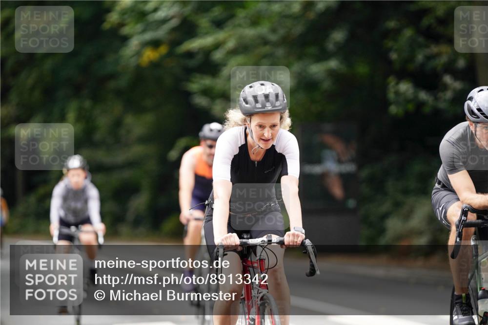 14.09.2025 - Stadtparktriathlon Michael Burmester http://msf.ph/oto/8913342 14.09.2025 11:56:43 Radfahren 949, 964, 1053, 1071, 1144, 1217 meine-sportfotos.de