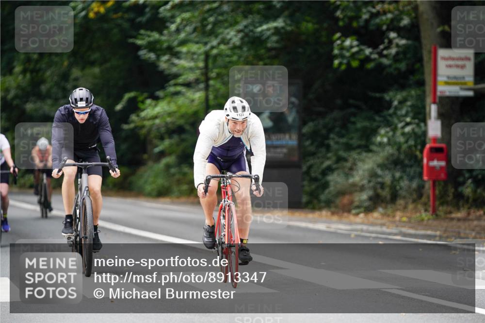 14.09.2025 - Stadtparktriathlon Michael Burmester http://msf.ph/oto/8913347 14.09.2025 11:56:52 Radfahren 924, 927, 1077, 1088, 1123, 1217 meine-sportfotos.de