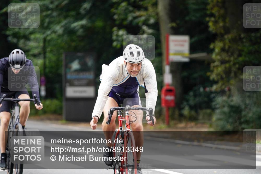 14.09.2025 - Stadtparktriathlon Michael Burmester http://msf.ph/oto/8913349 14.09.2025 11:56:53 Radfahren 924, 927, 1077, 1088, 1123, 1217 meine-sportfotos.de