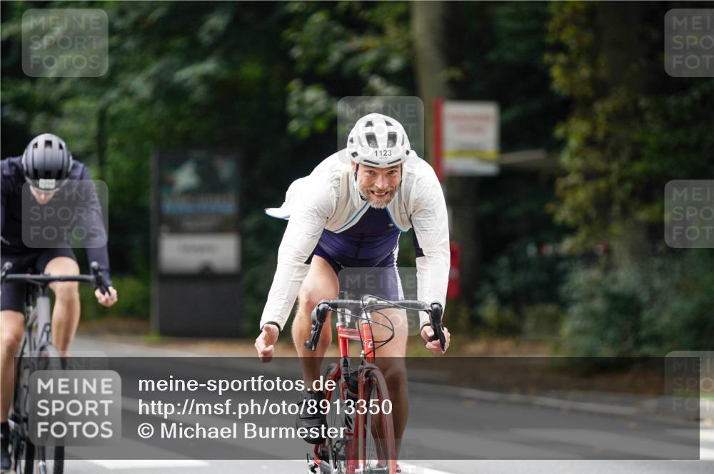 14.09.2025 - Stadtparktriathlon Michael Burmester http://msf.ph/oto/8913350 14.09.2025 11:56:53 Radfahren 924, 927, 1077, 1088, 1123, 1217 meine-sportfotos.de