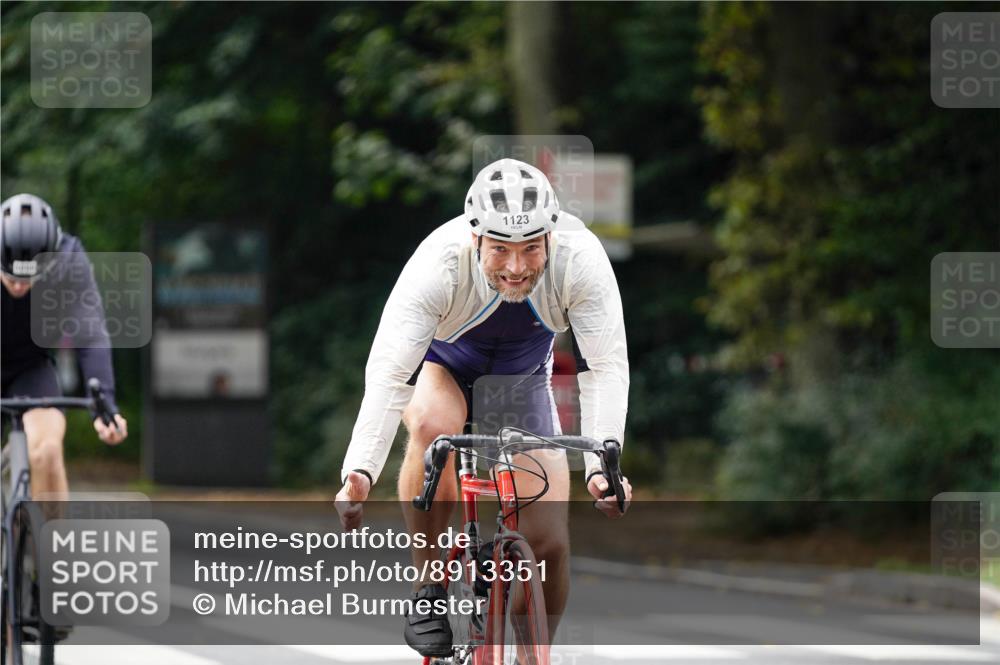 14.09.2025 - Stadtparktriathlon Michael Burmester http://msf.ph/oto/8913351 14.09.2025 11:56:53 Radfahren 924, 927, 1077, 1088, 1123, 1217 meine-sportfotos.de