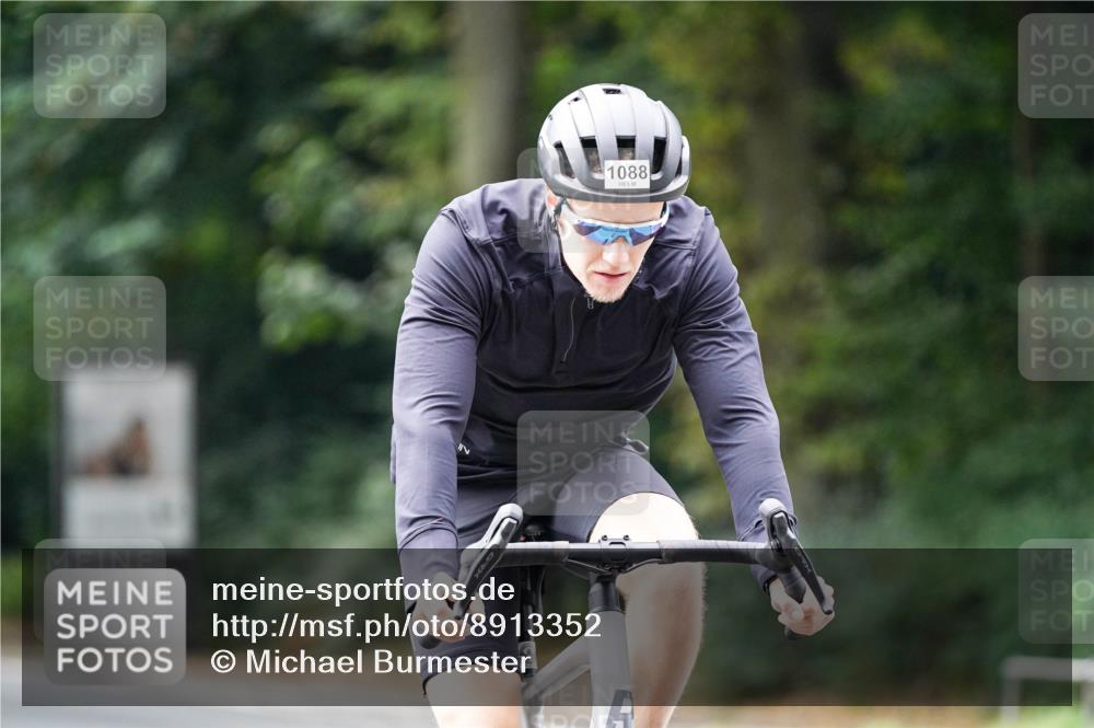 14.09.2025 - Stadtparktriathlon Michael Burmester http://msf.ph/oto/8913352 14.09.2025 11:56:54 Radfahren 924, 927, 1077, 1088, 1123, 1217 meine-sportfotos.de