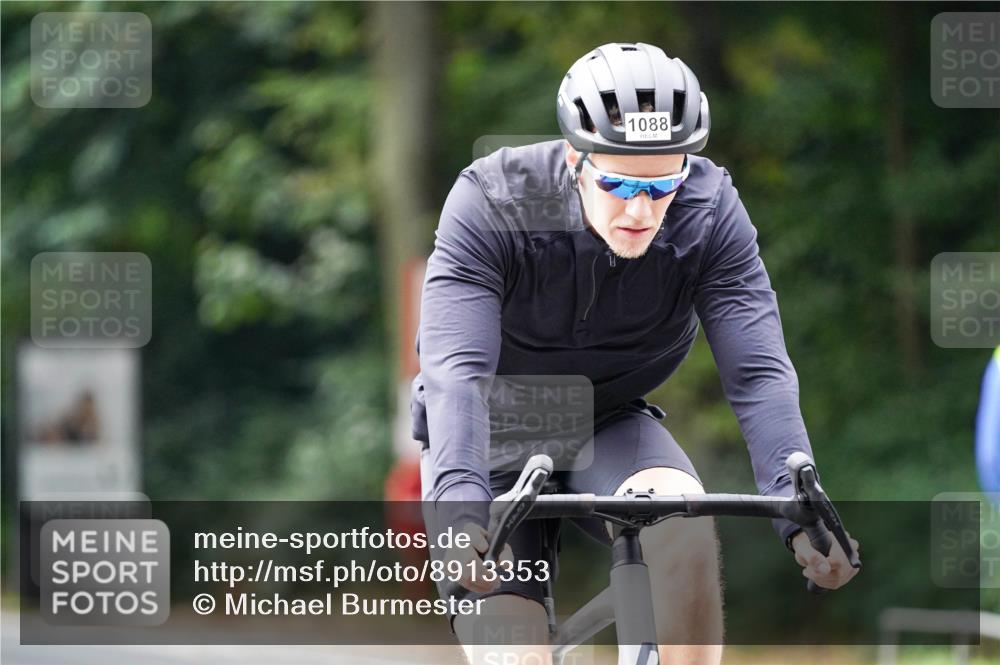 14.09.2025 - Stadtparktriathlon Michael Burmester http://msf.ph/oto/8913353 14.09.2025 11:56:54 Radfahren 924, 927, 1077, 1088, 1123, 1217 meine-sportfotos.de