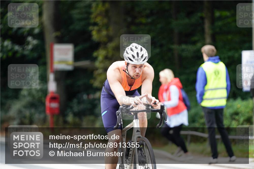 14.09.2025 - Stadtparktriathlon Michael Burmester http://msf.ph/oto/8913355 14.09.2025 11:56:56 Radfahren 924, 927, 1077, 1088, 1123 meine-sportfotos.de