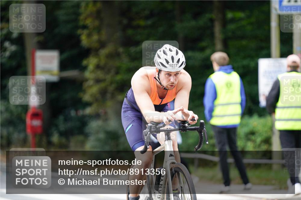 14.09.2025 - Stadtparktriathlon Michael Burmester http://msf.ph/oto/8913356 14.09.2025 11:56:56 Radfahren 924, 927, 1077, 1088, 1123 meine-sportfotos.de