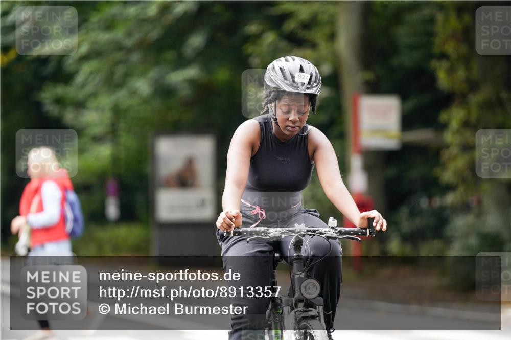 14.09.2025 - Stadtparktriathlon Michael Burmester http://msf.ph/oto/8913357 14.09.2025 11:56:58 Radfahren 924, 927, 1077, 1088, 1123, 1146, 1189 meine-sportfotos.de