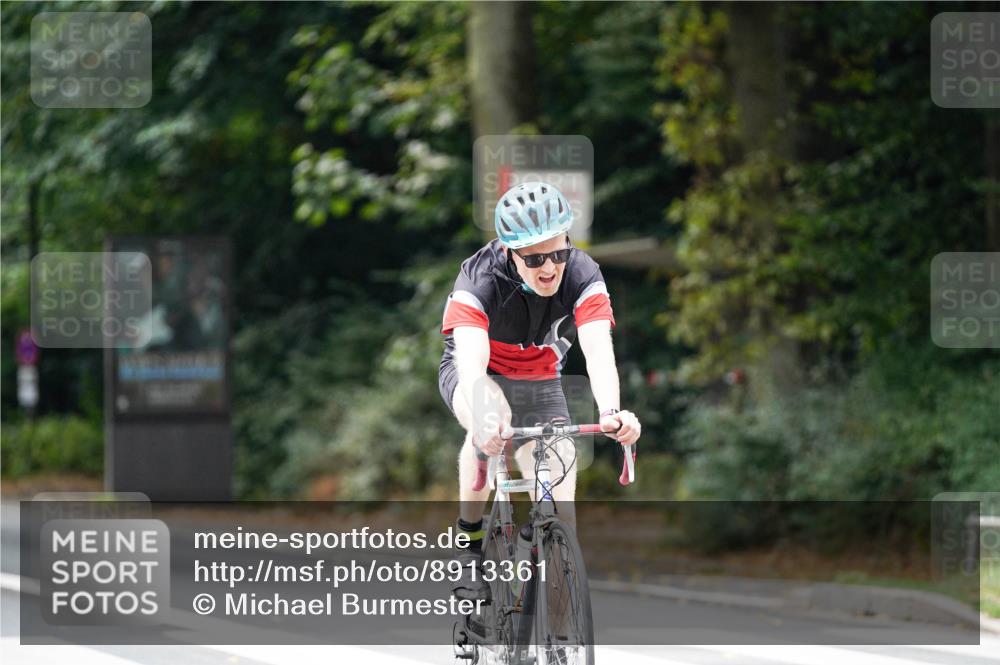 14.09.2025 - Stadtparktriathlon Michael Burmester http://msf.ph/oto/8913361 14.09.2025 11:57:06 Radfahren 952, 1016, 1050, 1129, 1146, 1189 meine-sportfotos.de