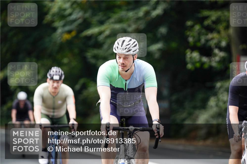 14.09.2025 - Stadtparktriathlon Michael Burmester http://msf.ph/oto/8913385 14.09.2025 11:57:31 Radfahren 1026, 1061, 1075, 1103, 1139 meine-sportfotos.de