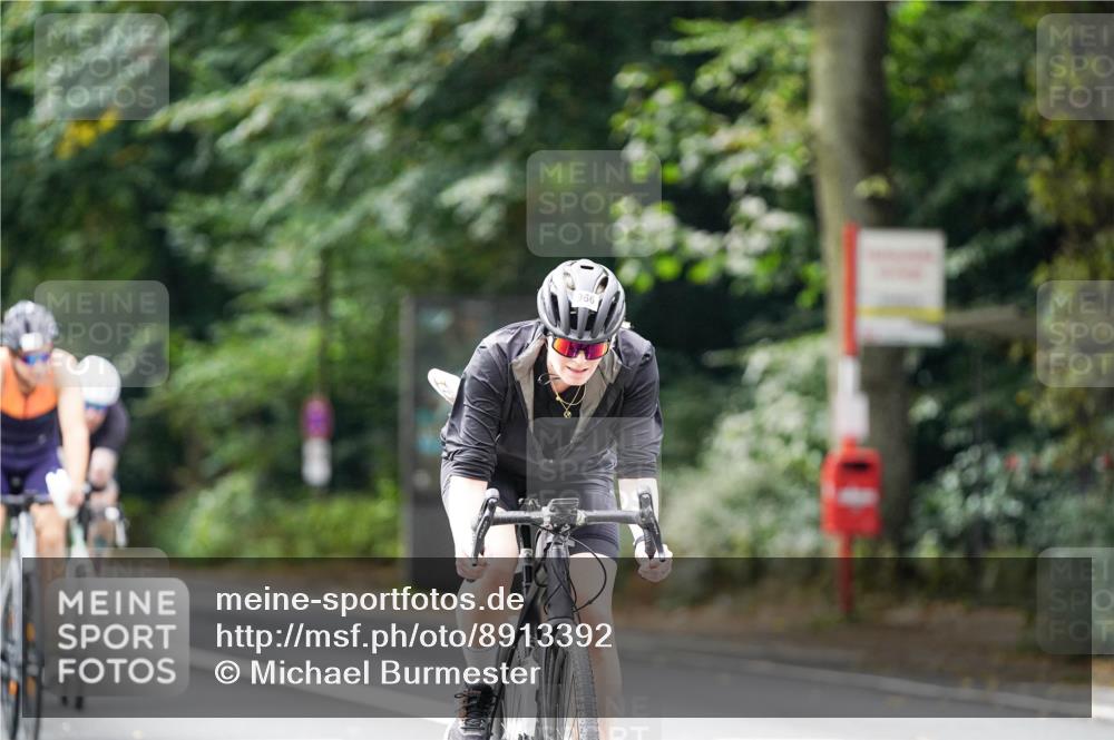 14.09.2025 - Stadtparktriathlon Michael Burmester http://msf.ph/oto/8913392 14.09.2025 11:57:43 Radfahren 966, 1027, 1084, 1109, 1199 meine-sportfotos.de
