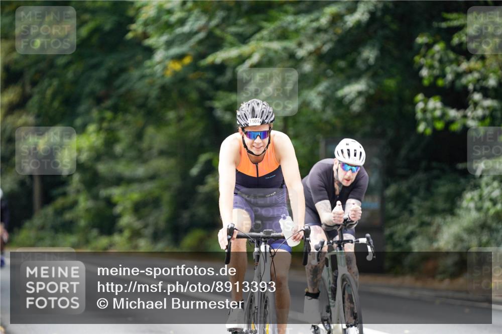 14.09.2025 - Stadtparktriathlon Michael Burmester http://msf.ph/oto/8913393 14.09.2025 11:57:44 Radfahren 966, 1027, 1084, 1109, 1199 meine-sportfotos.de