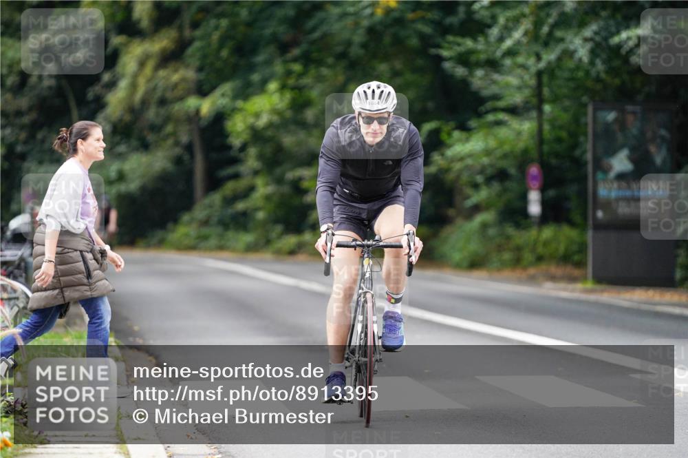 14.09.2025 - Stadtparktriathlon Michael Burmester http://msf.ph/oto/8913395 14.09.2025 11:57:48 Radfahren 966, 1027, 1084, 1109 meine-sportfotos.de