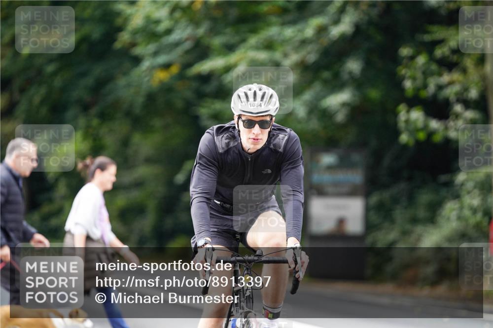 14.09.2025 - Stadtparktriathlon Michael Burmester http://msf.ph/oto/8913397 14.09.2025 11:57:49 Radfahren 966, 1027, 1084, 1109 meine-sportfotos.de