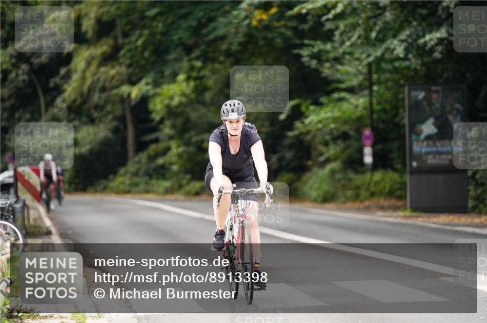 14.09.2025 - Stadtparktriathlon Michael Burmester http://msf.ph/oto/8913398 14.09.2025 11:57:58 Radfahren 929, 957 meine-sportfotos.de