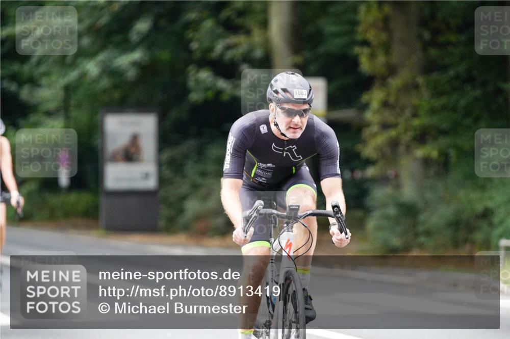 14.09.2025 - Stadtparktriathlon Michael Burmester http://msf.ph/oto/8913419 14.09.2025 11:58:23 Radfahren 945, 1083, 1098, 1101, 1121, 1143, 1155, 1160, 1180, 1213 meine-sportfotos.de