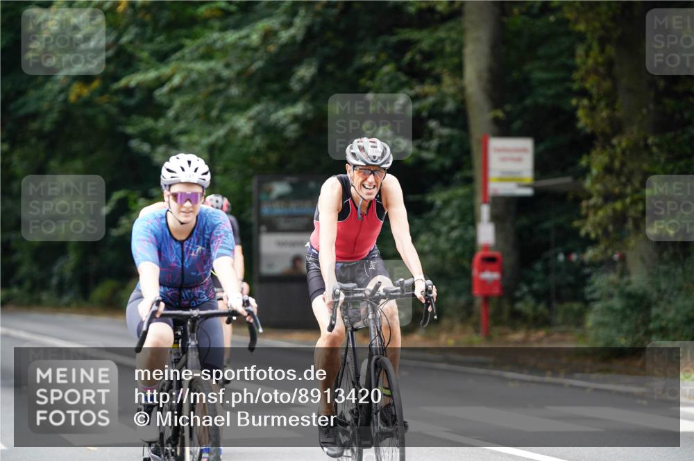 14.09.2025 - Stadtparktriathlon Michael Burmester http://msf.ph/oto/8913420 14.09.2025 11:58:24 Radfahren 945, 1083, 1098, 1101, 1121, 1143, 1155, 1160, 1180, 1213 meine-sportfotos.de