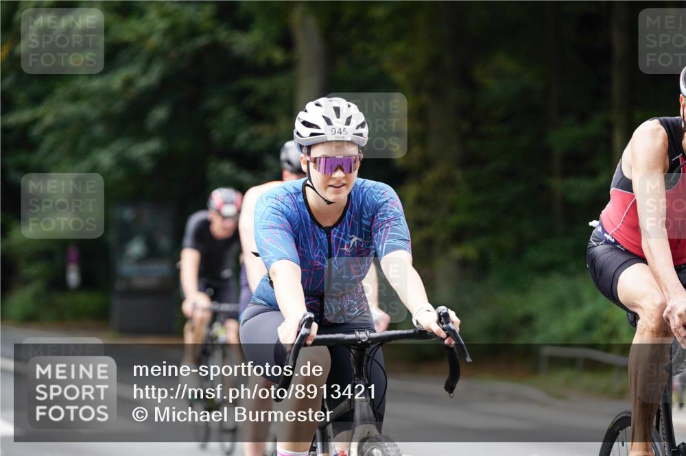14.09.2025 - Stadtparktriathlon Michael Burmester http://msf.ph/oto/8913421 14.09.2025 11:58:25 Radfahren 945, 1083, 1098, 1101, 1121, 1143, 1155, 1160, 1180, 1213 meine-sportfotos.de