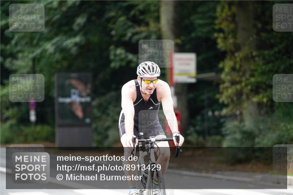 14.09.2025 - Stadtparktriathlon Michael Burmester http://msf.ph/oto/8913429 14.09.2025 11:58:35 Radfahren 972, 1059, 1097, 1098, 1128, 1193 meine-sportfotos.de