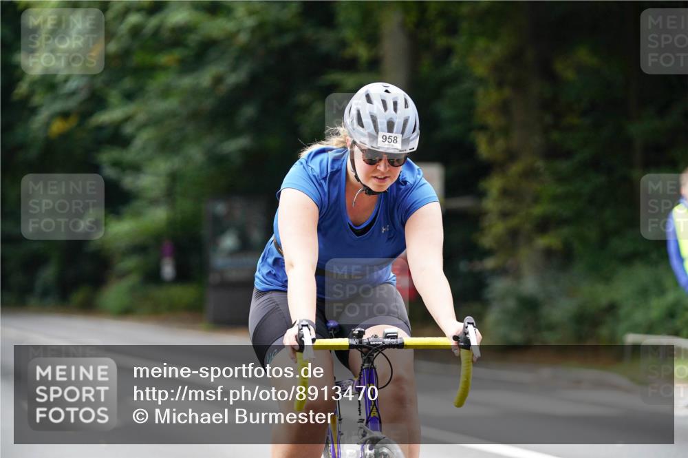 14.09.2025 - Stadtparktriathlon Michael Burmester http://msf.ph/oto/8913470 14.09.2025 11:59:25 Radfahren 958, 978, 1125, 1182 meine-sportfotos.de